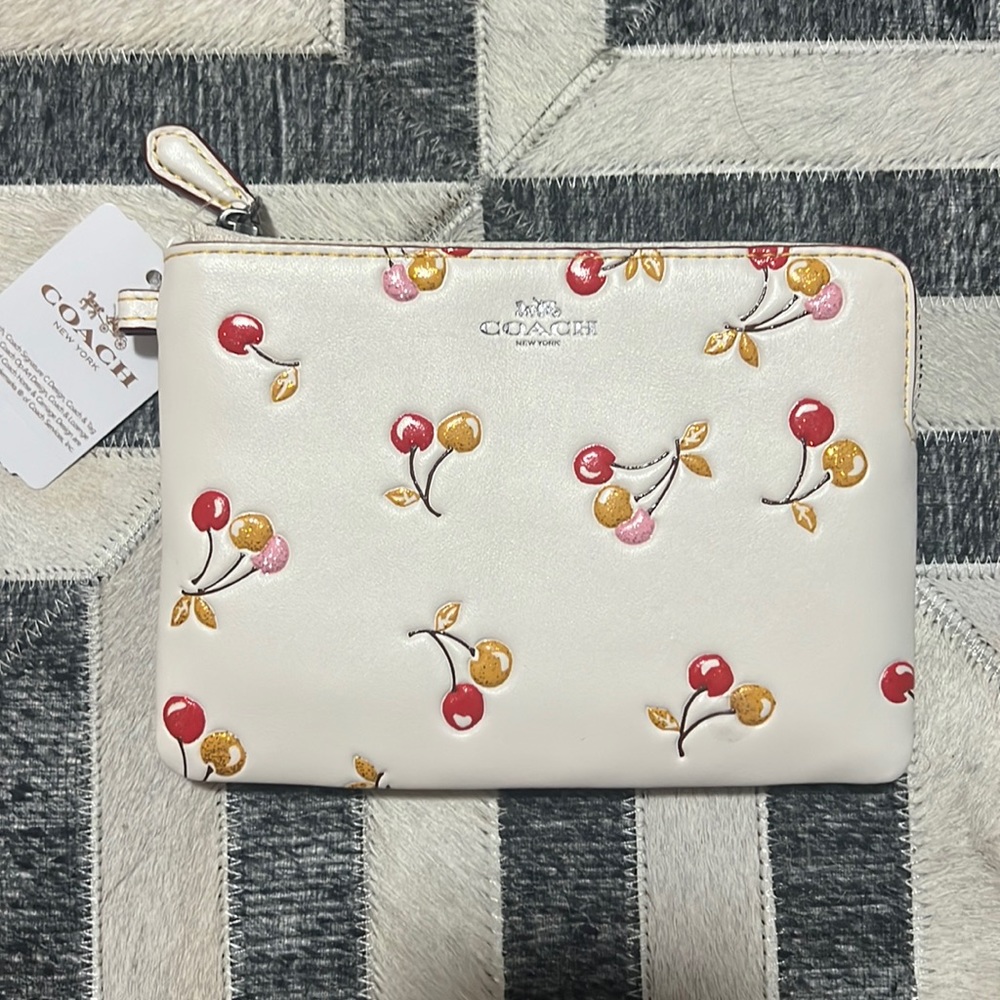 New Coach small leather zip bag